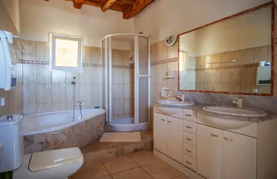 Badezimmer der Finca Casa Key West auf Ibiza